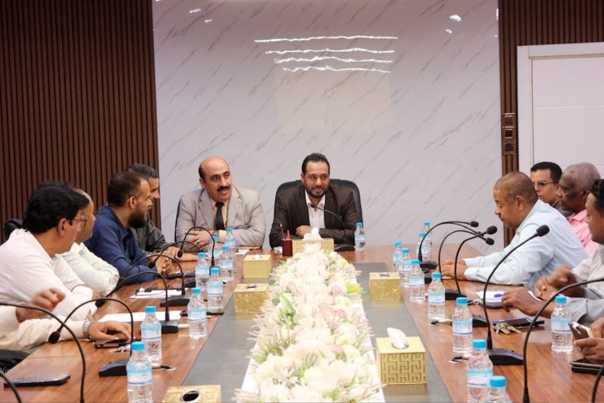 الوزير العكبري يزور مكتب تربية ساحل حضرموت ويشيد بكوادره في إنجاز التكاليف الوزارية للعام الدراسي المنصرم
