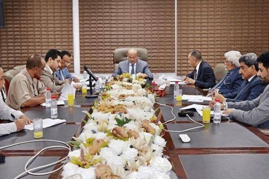 استبشار مصحوب بالقلق والترقب بعد تعافي الريال اليمني