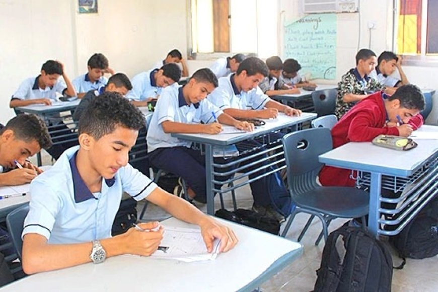 أولياء أمور بعدن يشكون ارتفاع رسوم المدارس الخاصة رغم تحسن العملة
