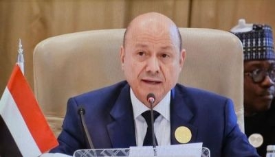 العليمي في خطاب العيد: الحوثيون يدفعون اليمن نحو الفوضى ويستدعون التدخلات الخارجية