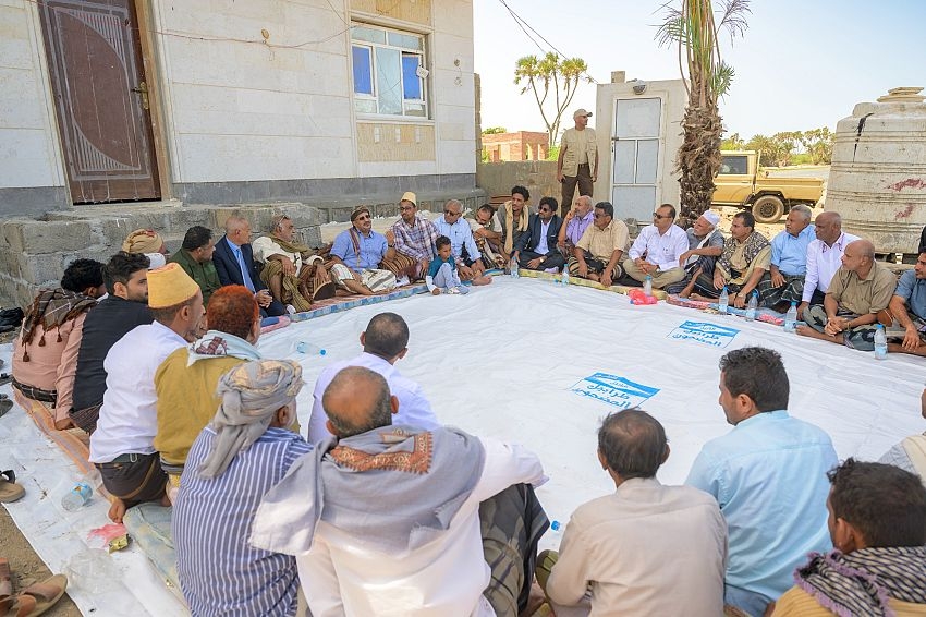 نائب رئيس مجلس القيادة الرئاسي طارق صالح يدعو إلى تعزيز التعاون بين المواطنين والسلطات لإنجاح المشاريع الخدمية