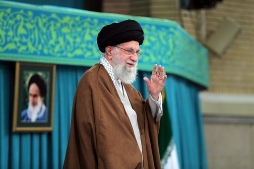 سماحة السيد الخامنائي في نداء الأربعين: إيران تزداد قوة والحركتان العسكرية والعلمية تتقدمان بثبات