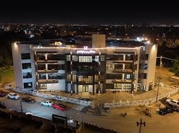 محافظ ميسان يفتتح مستشفى استثماري في العمارة