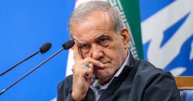 الرئيس الإيراني يرفض قانون الحجاب رغم مطالبات البرلمان