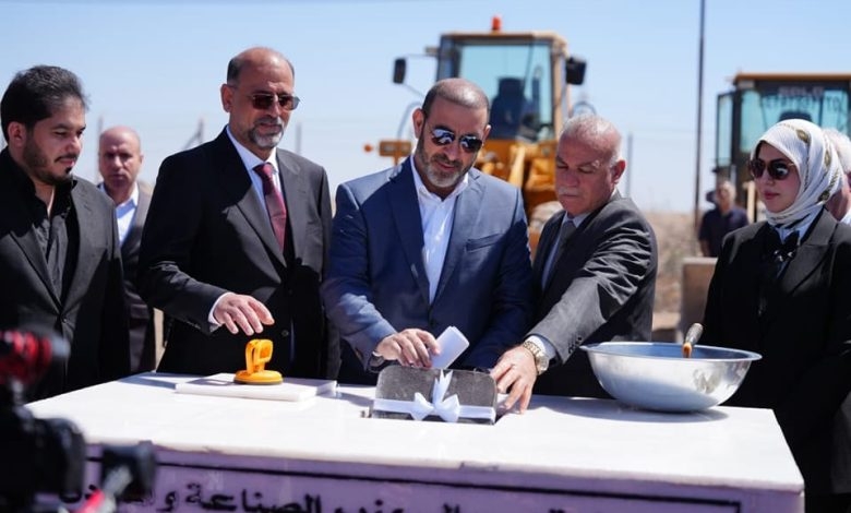 وزير الصناعة يضع الحجر الأساس لمشروع الأسمدة النيتروجينية بالبصرة