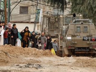 مدينة جنين تحت الحصار لليوم الـ99 وتجريفات واسعة تعطل حياة 22 ألف نازح