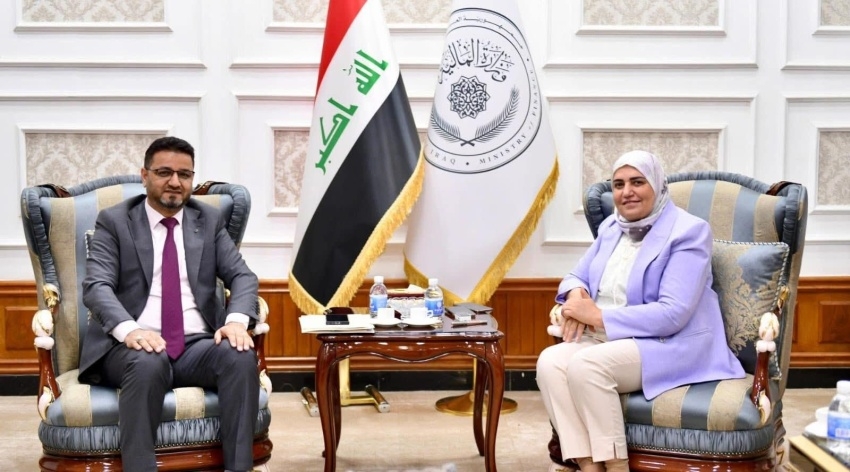 اعتراف حكومي وبرلماني.. لا رواتب بعد اليوم والعجز أكثر من 130 مليار دولار