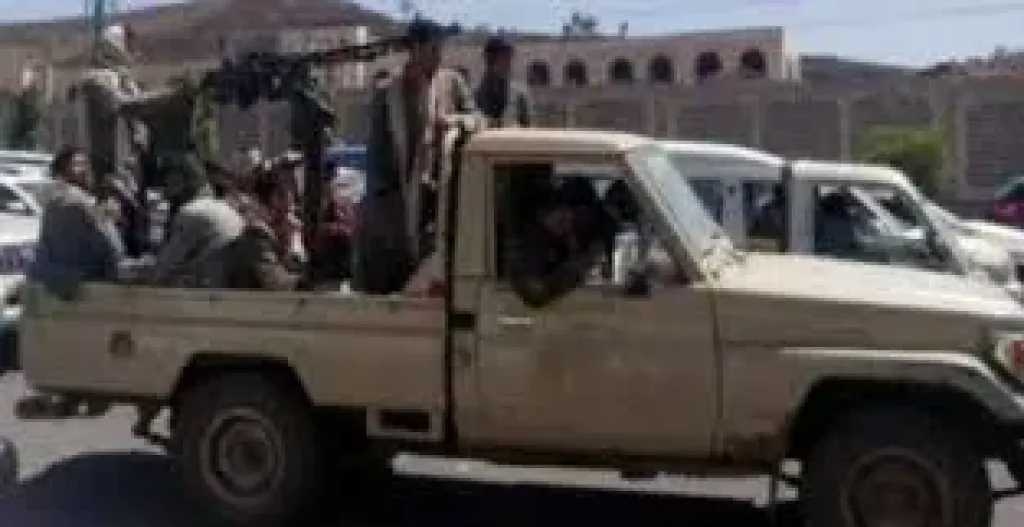 وفاة معلم بعد يومين من إصابته جراء دهسه من قبل طقم حوثي وفرار سائقه