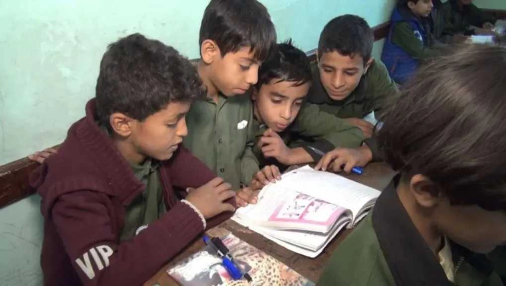 مليشيا الحوثي تفرض تسعيرة جديدة للكتب المدرسية في مناطق سيطرتها