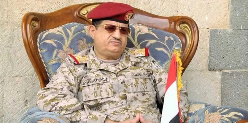 وزير الدفاع السابق يؤكد جاهزية الجيش لخوض معركة برية ويكشف عن تهريب أسلحة للحوثيين عبر دولة خليجية