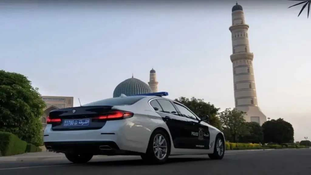 سلطنة عمان تلجأ للإنتربول الدولي للقبض على ‘‘يمني'' بتهمة ارتكاب جرائم اختلاس وغسل أموال