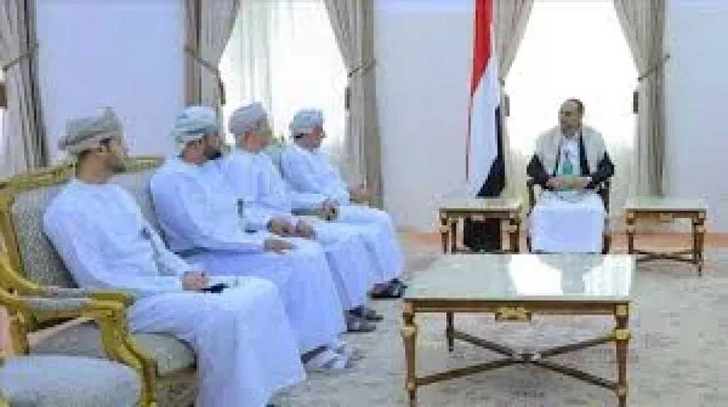 خبير عسكري يكشف عن دور سلطنة عمان في دعم الحوثيين