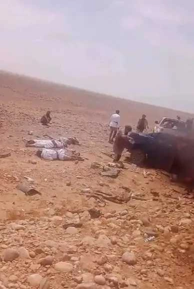 حادث مروع لمغتربين في صحراء الجوف عقب ارتطام سيارتين واحتراق ومقتل وإصابة عدد منهم (فيديو)