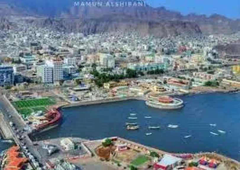 'واقعة مؤثرة في عدن.. ناشط اجتماعي يكشف عن معاناة رجل مُسنّ أنهكته الحاجة'
