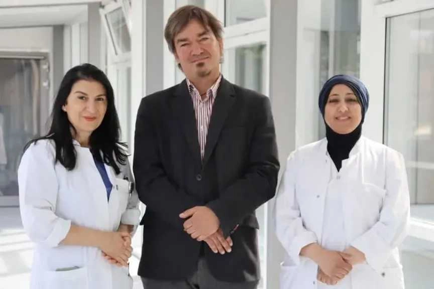 طبيبة يمنية تتقلد منصبًا مرموقًا في أحد مستشفيات ألمانيا