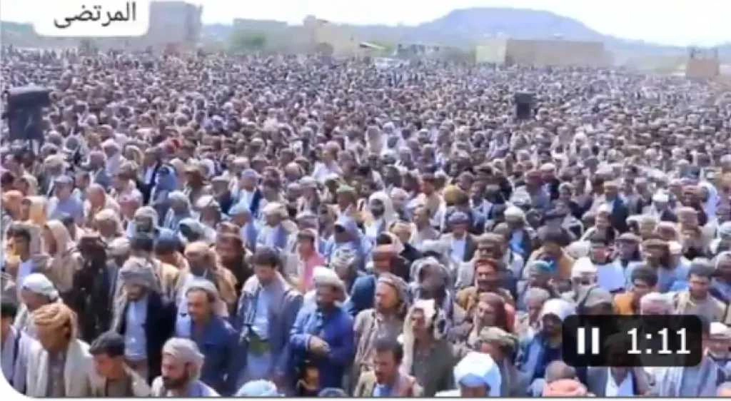 مشاهد مهيبة مناهضة للحوثيين في صنعاء تُشعل تفاعل الشرعية وتُجدد حنينها للعودة [شاهد]