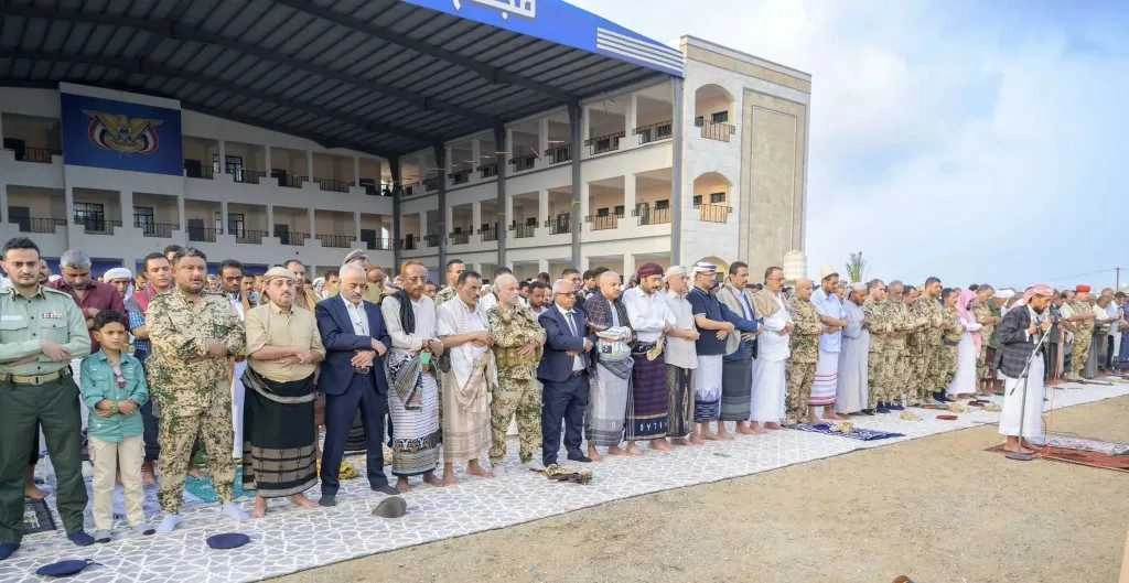 طارق صالح يؤكد الالتزام بتحرير صنعاء: عيدية العزيمة والصمود للمقاتلين والمنكوبين