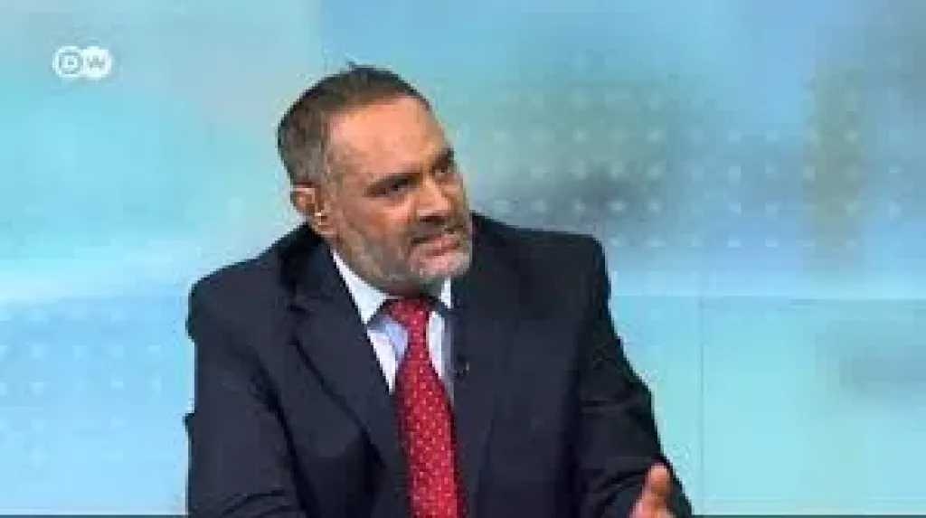 مقرب من الحوثيين يُطلق تحذيراً داخلياً: اليمن سيتغير.. فمن صاحب القرار؟
