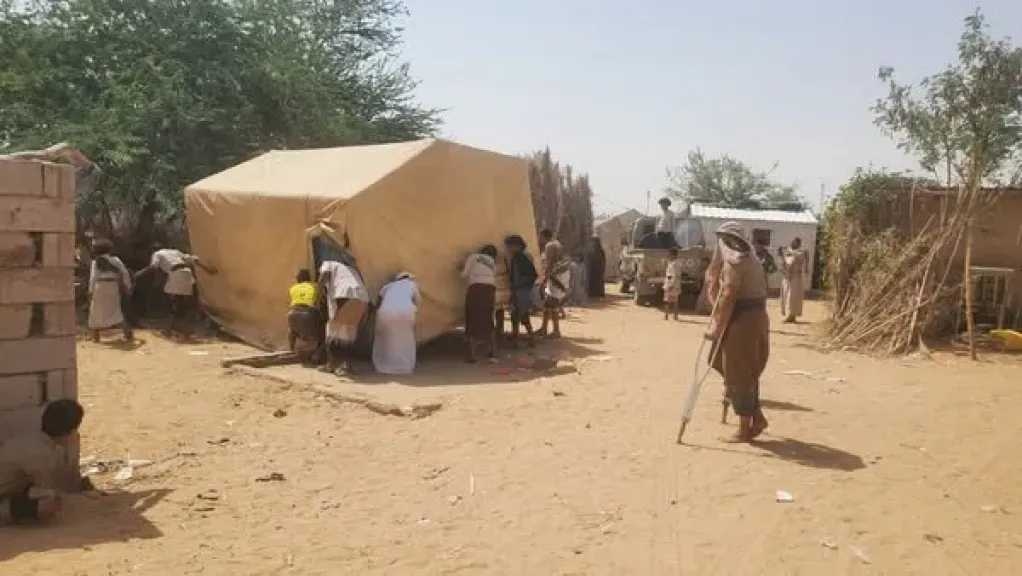 تهجير سكان مخيم للنازحين في مارب ونزوح جماعي لعشرات الأسر (صور)