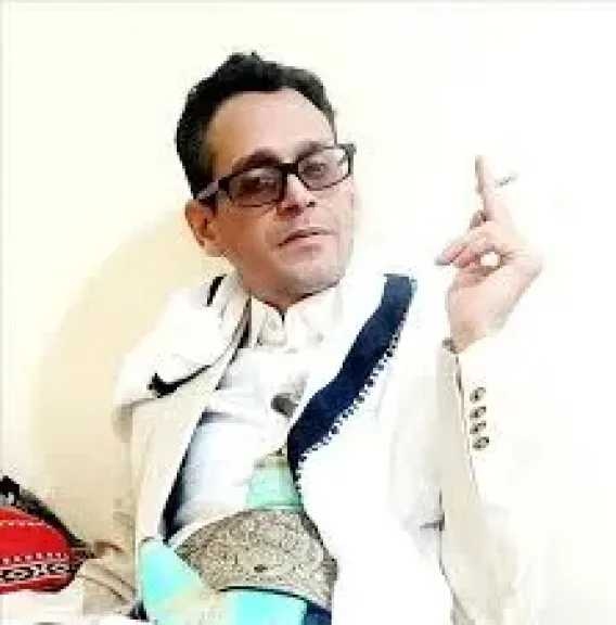 صحفي يمني بين الحياة والموت إثر هجوم مسلح أمام منزله في صنعاء.. واتهامات تُوجه للحوثيين