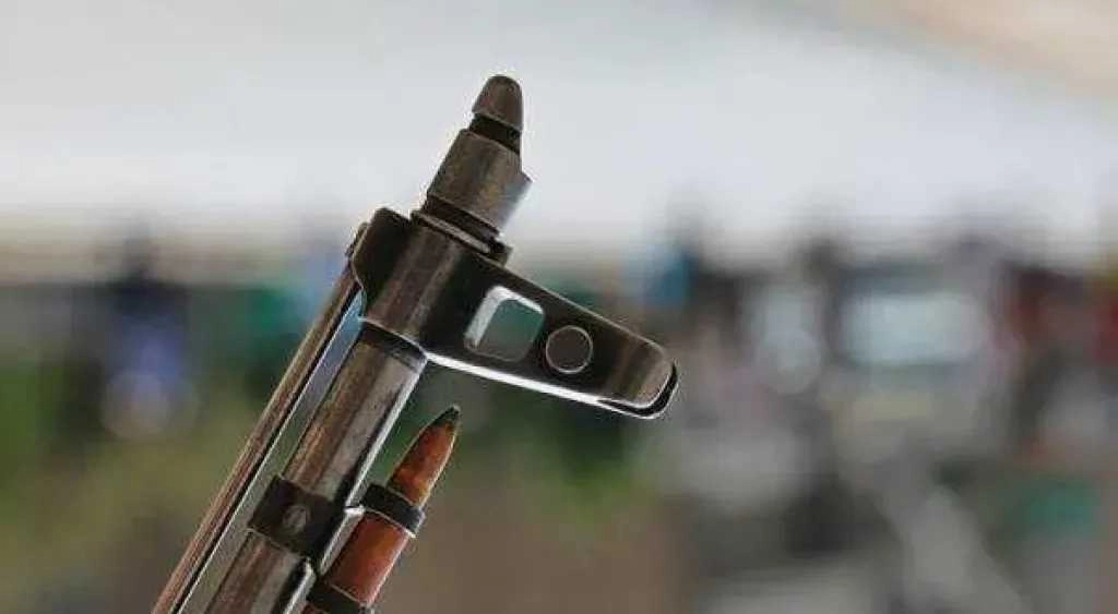 أطلق النار على نفسه.. شاب ينهي حياته بسبب الظروف المعيشية شمالي اليمن