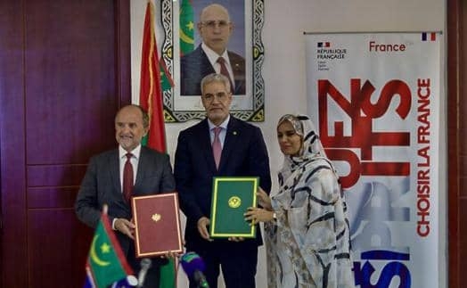 بلادنا وفرنسا توقعان بروتوكولا ماليا لتمويل مشروع توسعة شبكة نقل مياه آفطوط الساحلي