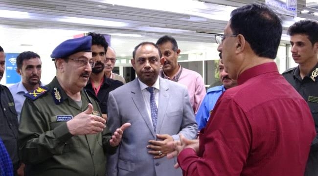 رئيس مصلحة الهجرة والجوازات والجنسية يتفقد سير العمل في إدارة الجوازات ومشروع التأشيرة الإلكترونية بمطار عدن الدولي