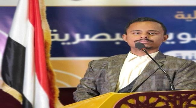 صحافي يدعو الحكومة الشرعية لعقد مؤتمر صحفي لمصارحة الشعب ومطالبة السعودية بالتدخل العاجل لإنقاذ الوضع