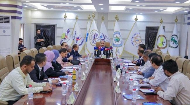 وزير النقل يوجه بإنشاء غرفة عمليات عاجلة لمواجهة تلوث البحر الأحمر