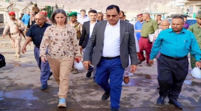 الوزير السقطري ووفد البنك الدولي يتفقدا مشروع تأهيل مركز الإنزال
