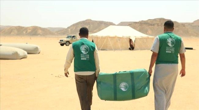 سلمان للإغاثة يوزّع خيامًا وحقائب إيوائية في حضرموت