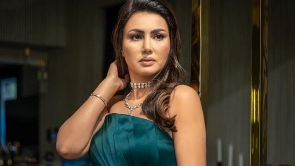 دينا فؤاد تحتفل بتخرج ابنتها من المدرسة: «أشوفك عروسة يا روح قلبي»
