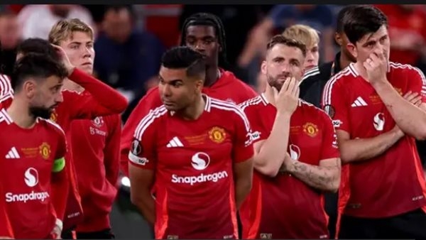 الدوري الإنجليزي.. مانشستر يونايتد يهزم أستون فيلا بثنائية