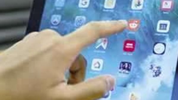 توزيع 100 جهاز تابلت على معلمات التعليم المجتمعي بالفيوم