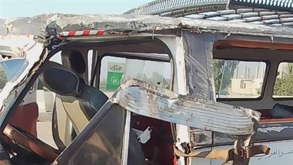 بالأسماء.. مصرع شخصين وإصابة 22 آخرين إثر تصادم سيارتين بالإسماعيلية