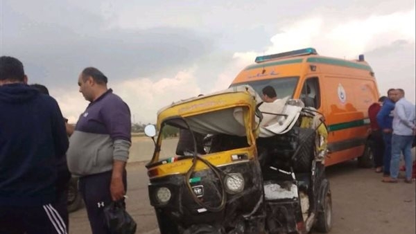 مصرع 3 أشخاص في تصادم "توك توك" و"ربع نقل" بطريق الحامول