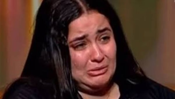 أرملة إبراهيم شيكا تقاضي كل من تجاوز في سمعتها على السوشيال ميديا
