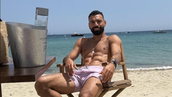 بعيدًا عن الأضوء والشهرة.. محمد صلاح يقضي إجازته الصيفية بالغردقة برفقة عائلته