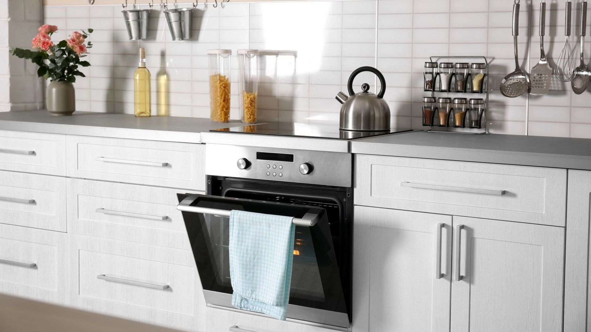 Our Guide To The Best Electric Ranges In Canada In 2025 (And Where To Get Them)