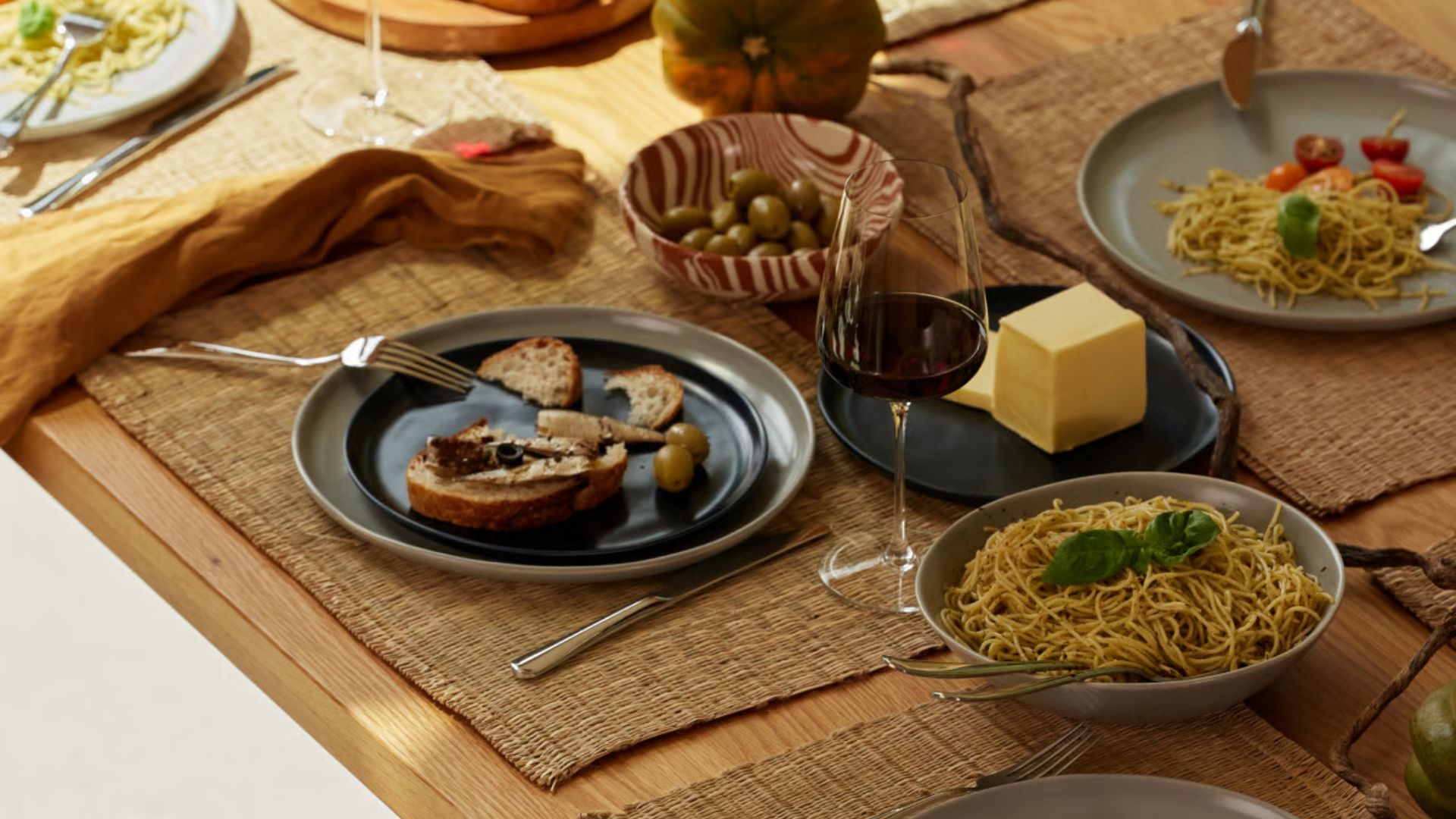 The Absolute Best Dinnerware Sets You Can Get In Canada Right Now