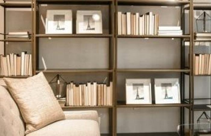 عالم المرأة : بلاش أنتيكات كتير.. 5 أخطاء يفضل تجنبها عند ترتيب أرفف الكتب