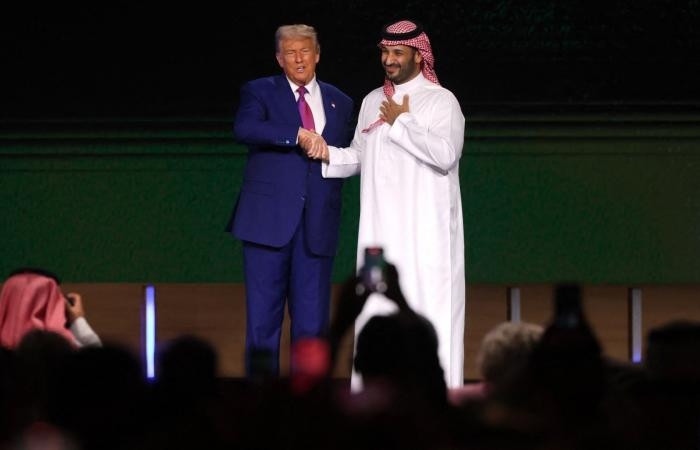 أخبار العالم : رأي.. بشار جرار يكتب عن جولة ترامب الخليجية: بين قبضتي رئيسين