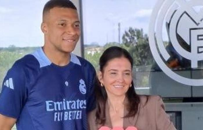 رياضة عالمية : مبابي يتسلّم جائزة أفضل لاعب فى ريال مدريد هذا الموسم 2025