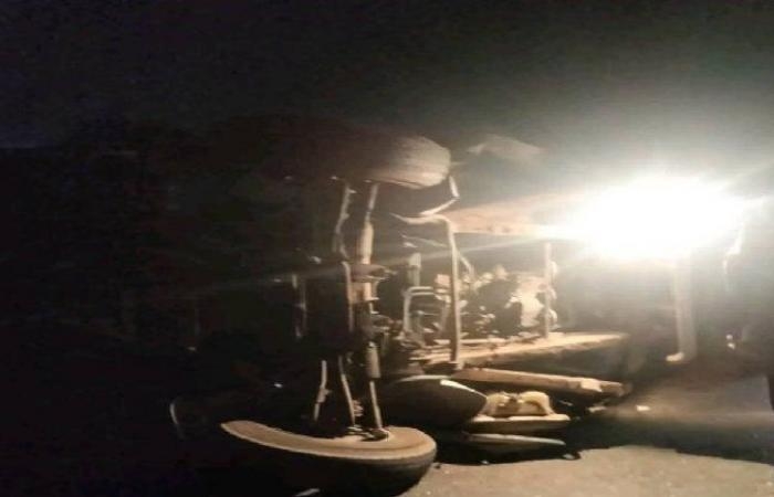 بالأسماء.. جثتان و5 مُصابين في حادث تصادم سيارتين بالبحيرة