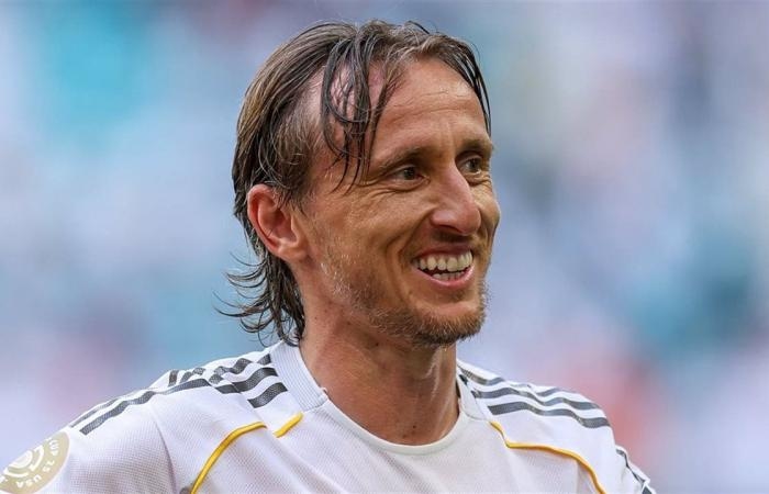 أخبار العالم : رومانو: مودريتش يتمم إتفاقه مع ميلان.. واللاعب ينضم عقب مونديال الأندية