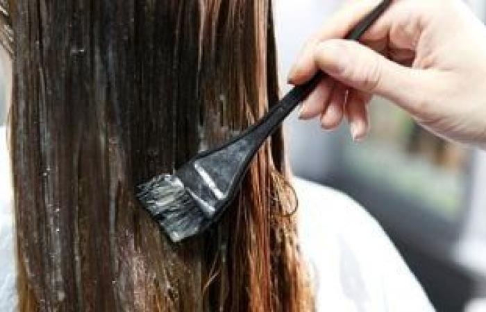 صحة وطب : اعرفى مخاطر صبغة الشعر على فروة رأسك وطرق الوقاية