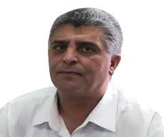 صفعة بالحذاء على وجه مشهور يمني قذر