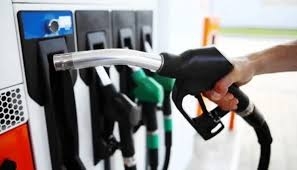 الحكومة تثبت سعر بنزين 90 وتخفض أوكتان 95 والديزل