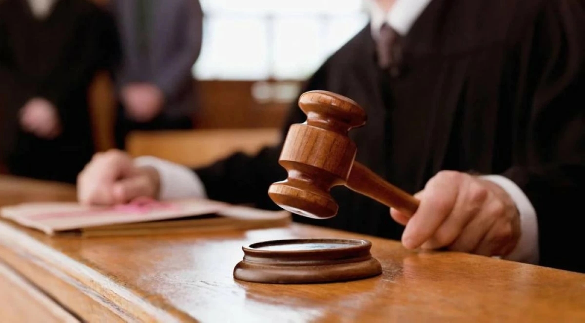 السجن ١٠ سنوات لـ3 أشخاص سرقوا منزلاً
