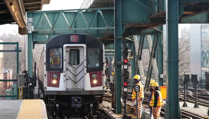 سقط من فوق القطار.. مأساة طفل حاول تقليد لعبة "Subway"